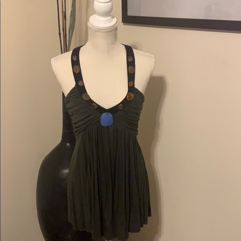 New top with tag